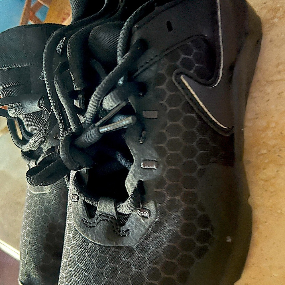 Women’s Nikes size 6